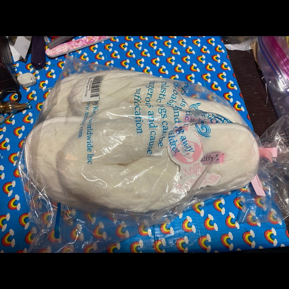 Fluffy Ivory Slippers - NEW